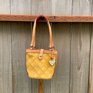 Dooney & Bourke yellow mini bucket Seckio